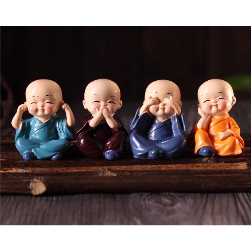 Bộ tượng bốn chú tiểu-tứ không siêu dễ thương dùng trang trí trên ô tô, để văn phòng , bàn làm việc.