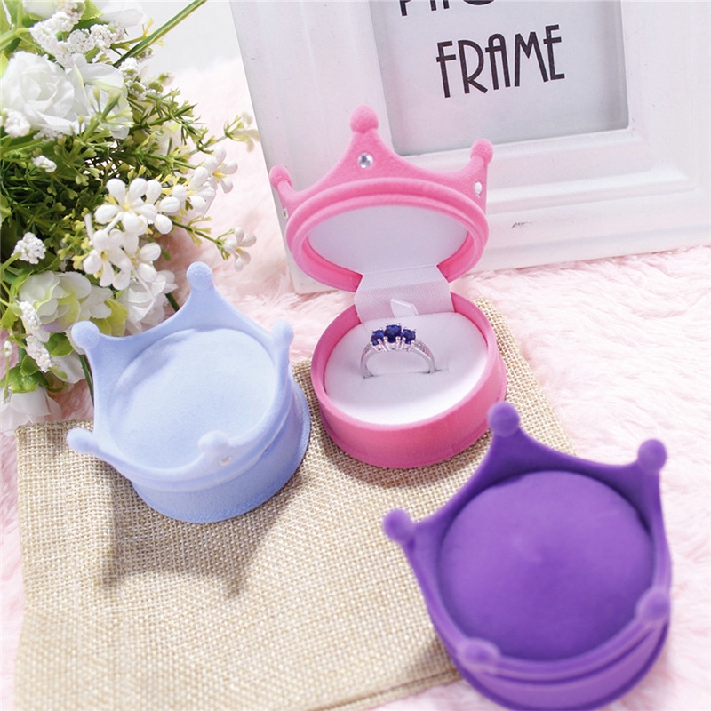 Hộp đựng quà tặng trang sức như khuyên tai/ nhẫn/ dây chuyền hình vương miện sang trọng tiện dụng