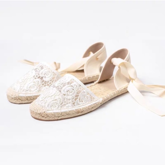 Giày cói buộc dây