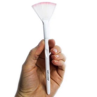 Cọ fan brush wet and wild tán highlight
