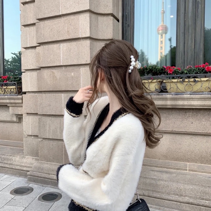 Áo khoác nữ, chất len lông thỏ mềm mịn, dày dặn, cổ V phối 2 túi pha ánh kim, kiểu dáng Hàn Quốc freesize