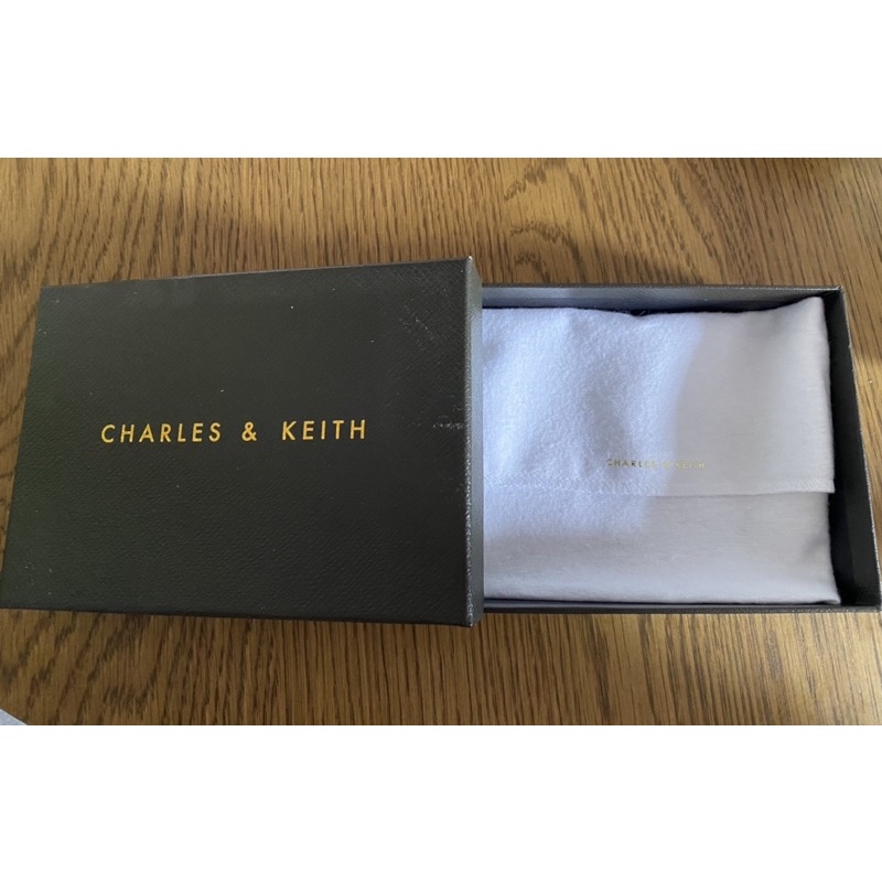 Hộp các loại Charles & Keith