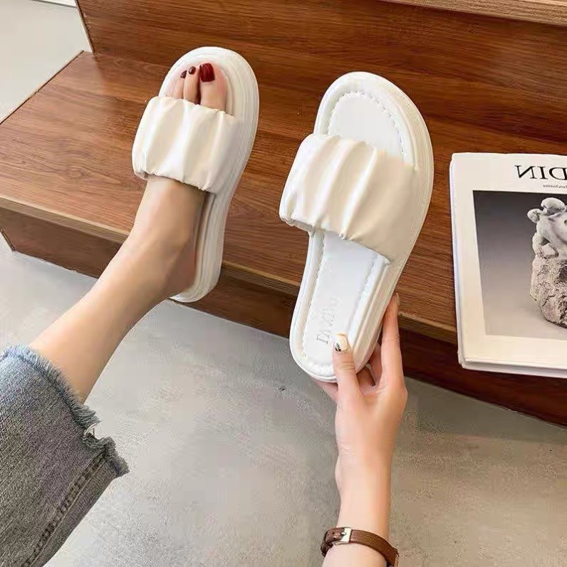 Dép quai ngang bèo đế độn 3cm siêu nhẹ cá tính, đi siêu êm phù hợp mọi lứa tuổi. Giày jery store