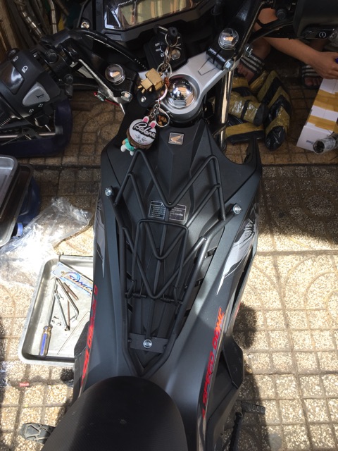 Baga giữa xe sonic màu đen