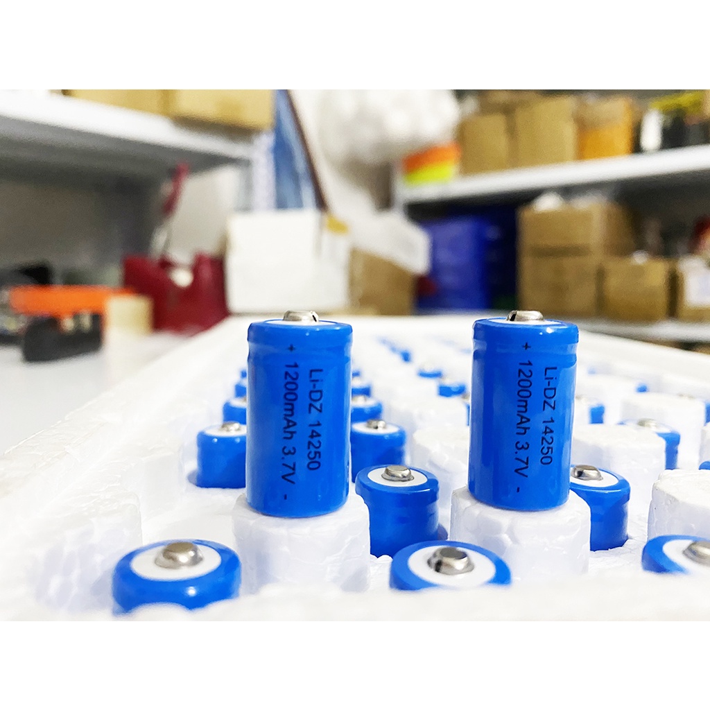 Pin Sạc nhiều lần 14250 dùng cho máy laze, đèn laze, bút laze dung lượng 1200mAh 3.7v