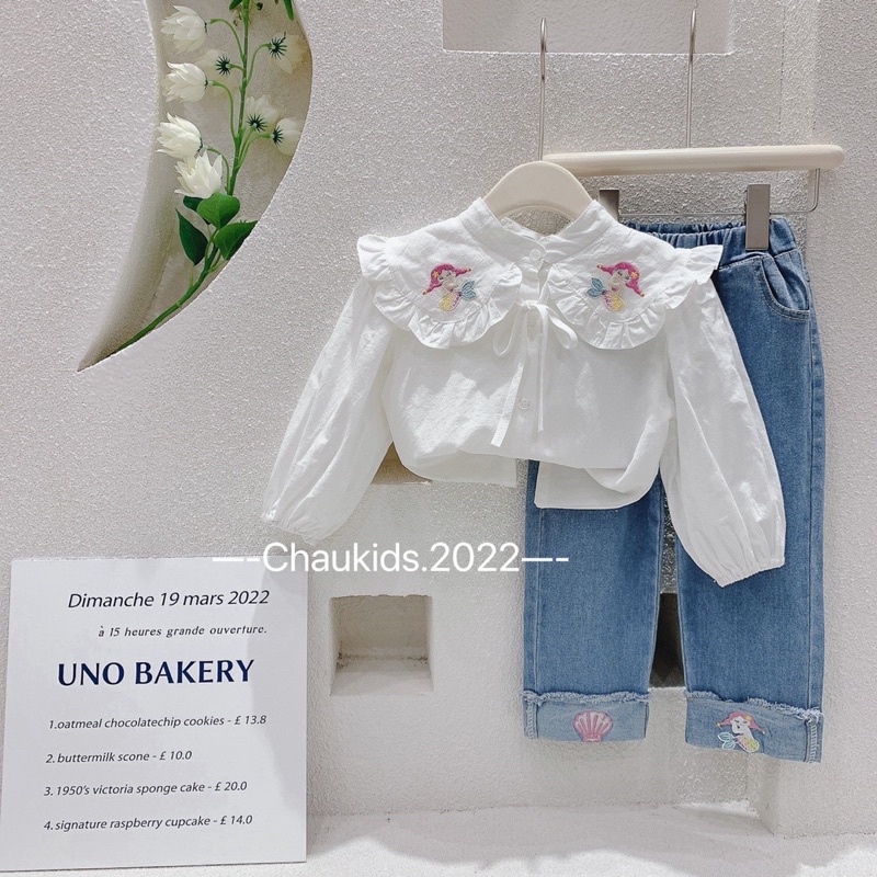 Set áo sơ mi cổ bèo thêu cô gái + quần jean cho bé gái