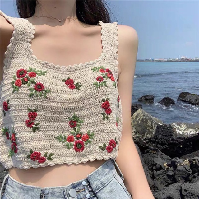 Áo croptop len chỉ móc thêu hoa