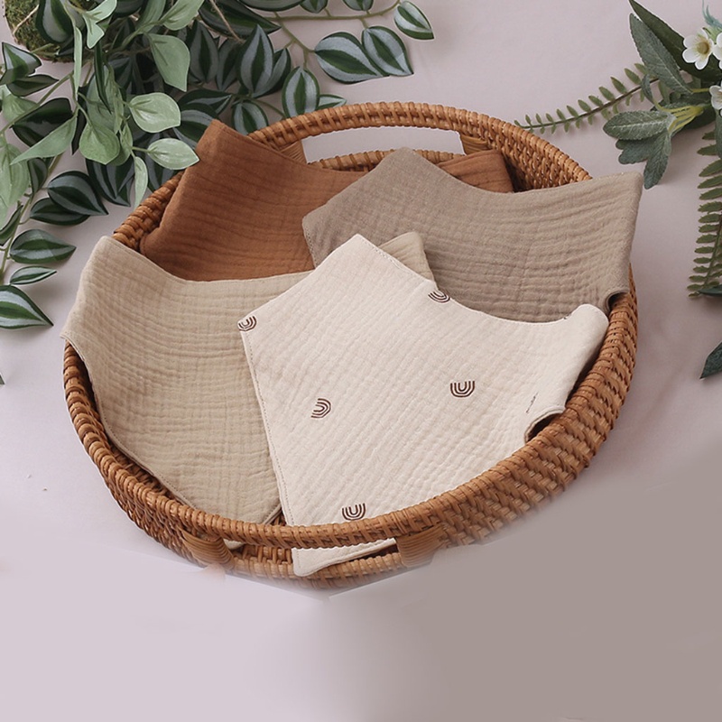 Set 4 yếm chăm sóc bé hình tam giác màu trơn chất liệu cotton có nút cài
