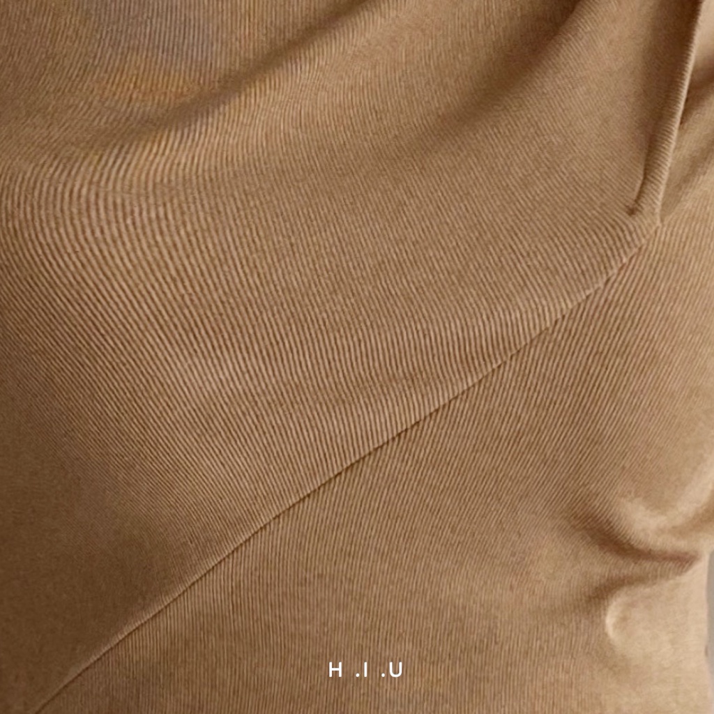 Áo len Cut out  beige H.I.U ROOM, chất len gân dày dặn. HIU desgin 2021 | BigBuy360 - bigbuy360.vn