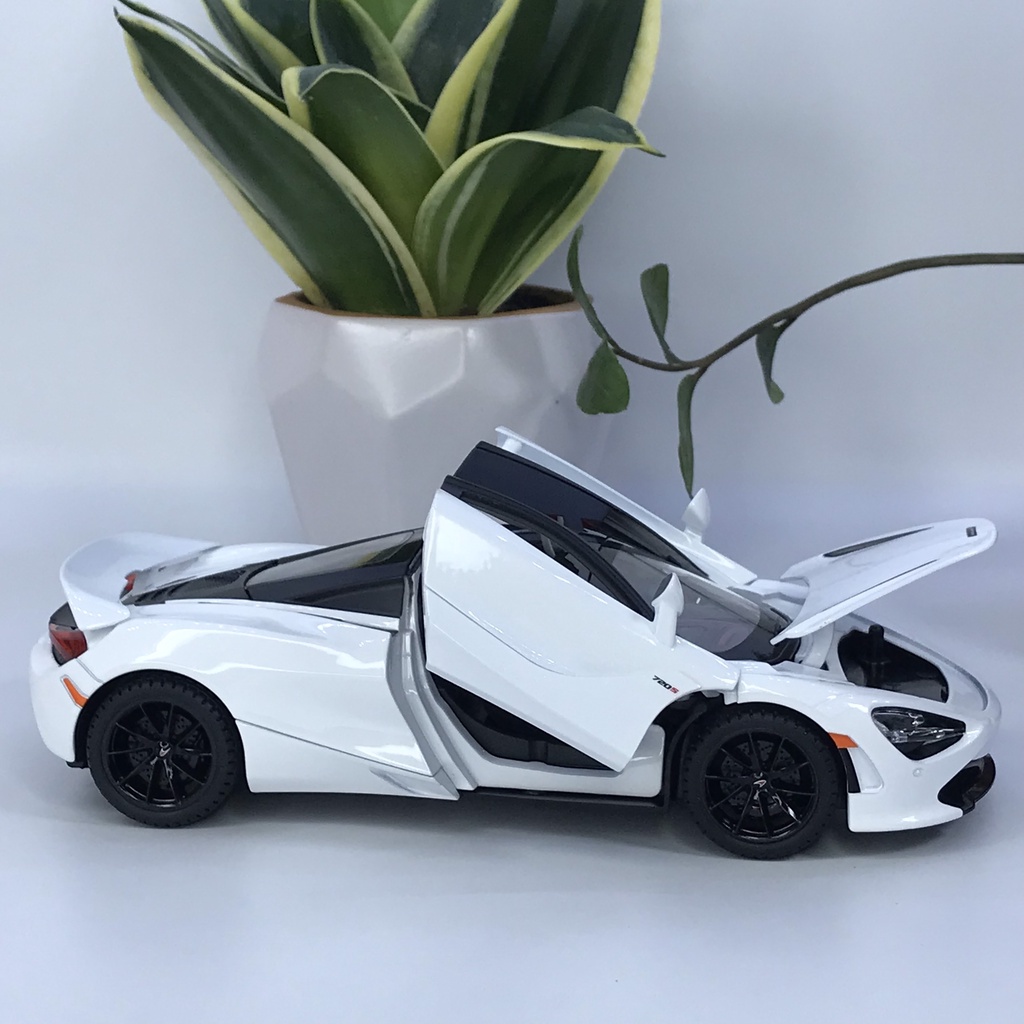 Mô hình siêu xe Mclaren 720S tỷ lệ 1:24 bằng kim loại