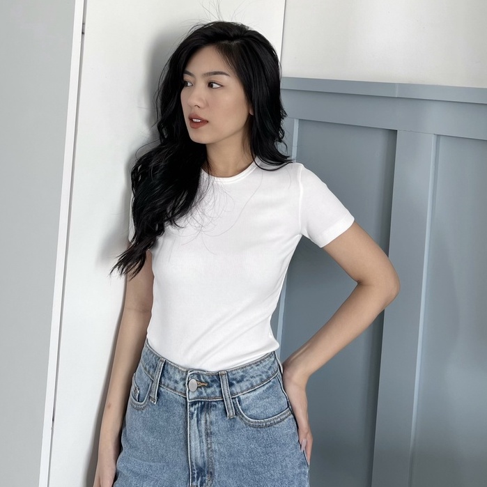 Áo Thun Trơn Nữ Tay Ngắn Cổ Tròn Màu Trắng, Đen Form Fit - FBT - Hashtagem (Freesize dưới 53kg)