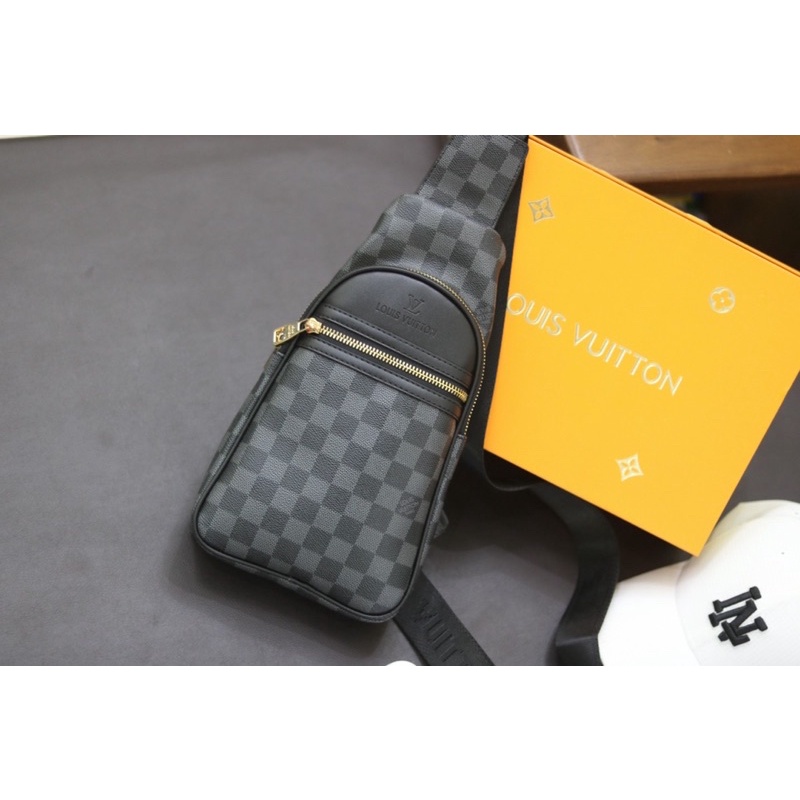 Túi khoác chéo lv nam