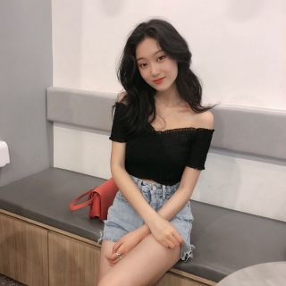 Áo trễ vai đáp chéo bèo nhún