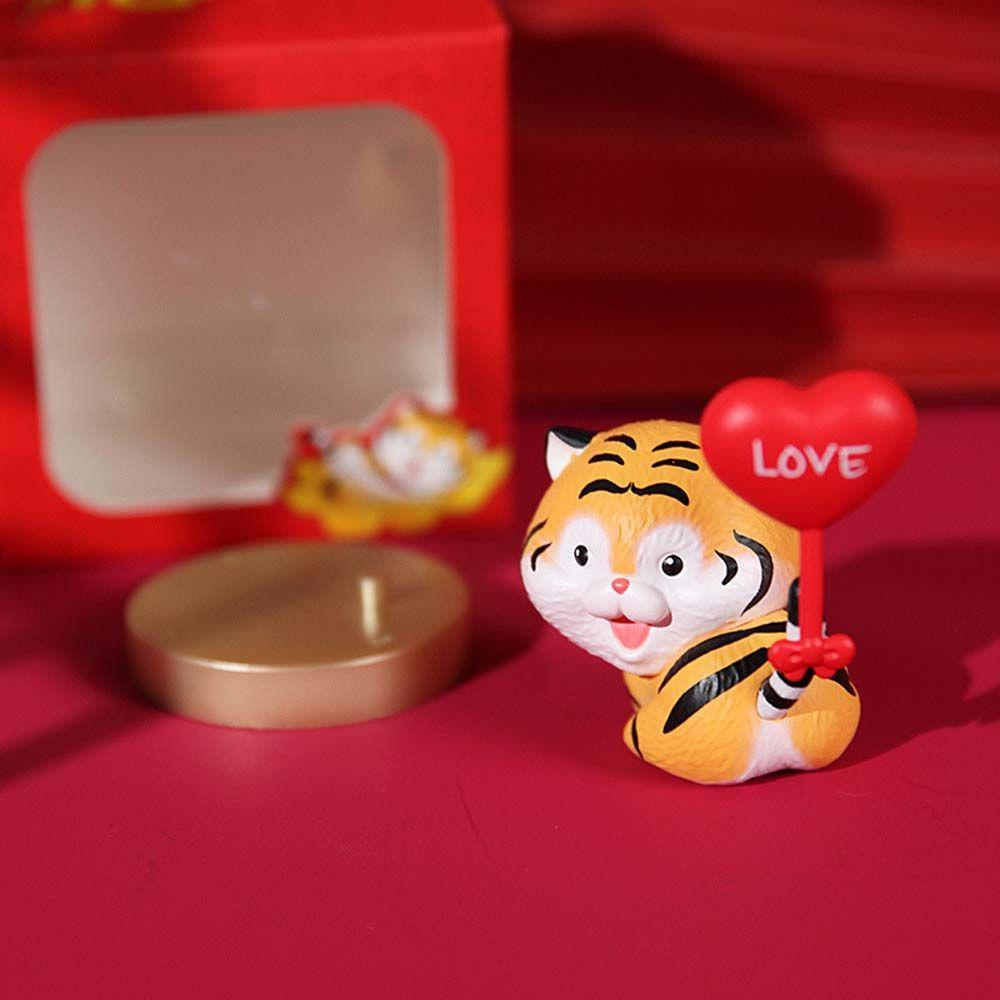 Mô Hình Chú Hổ Nhỏ Bằng Nhựa Resin Dễ Thương Dùng Trang Trí Nhà Cửa / Văn Phòng