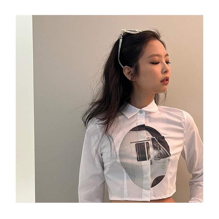 Áo sơ mi trắng tay dài in hình Jennie Blackpink hợp thời trang