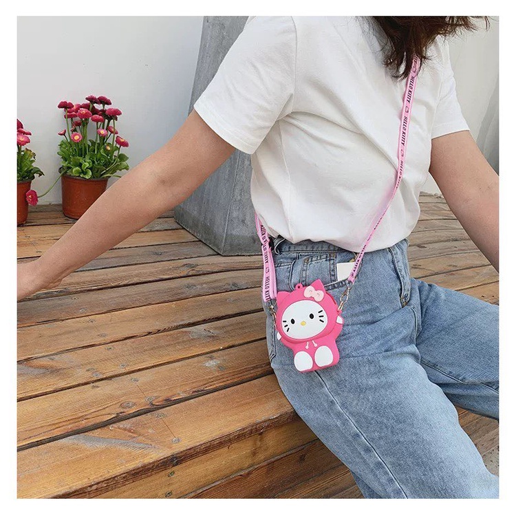 Túi đeo chéo hình gấu Brown, Kitty, Minnie dành cho bé gái thu đông 2022