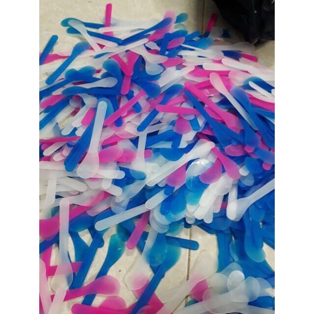 Que nhựa, thìa nhựa trộn quét mặt nạ