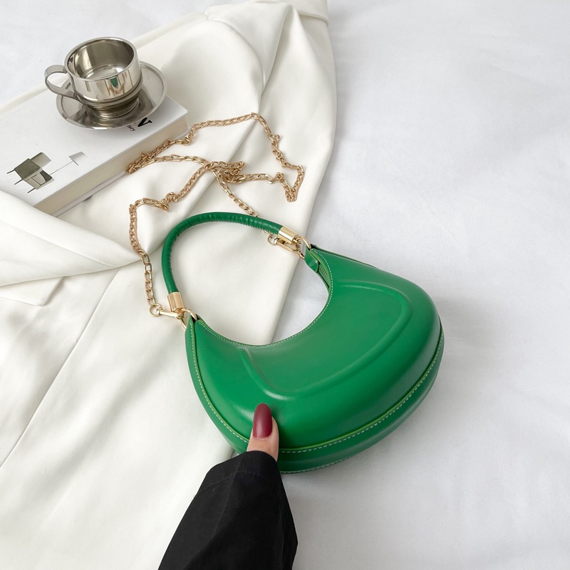 Túi đeo dưới cánh tay Hình Bán Nguyệt Phối Khóa Kim Loại Cá Tính Thời Trang Xuân Hè 2022