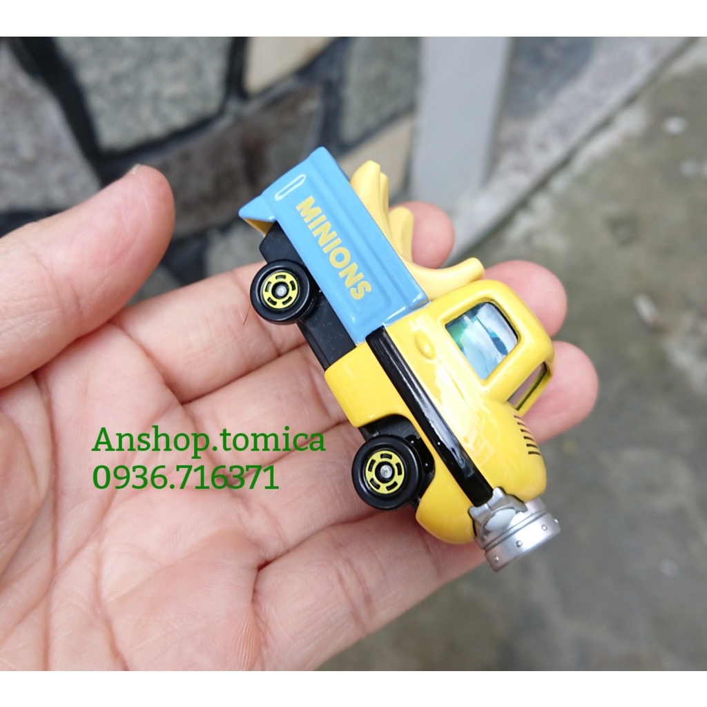 Xe mô hình tĩnh tomica Nhật bản - Minions