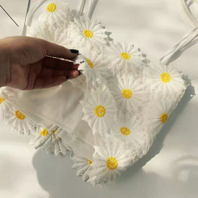 🌼Áo croptop hai dây buộc đi biển hoa cúc thêu Jennie BLACKPINK dễ thương