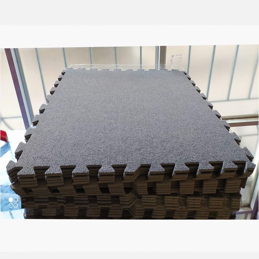 10 tấm xốp ghép, mặt thảm nỉ kích thước 1 tấm 60cm x 60cm x 0,6cm/tấm màu xám sáng như hình