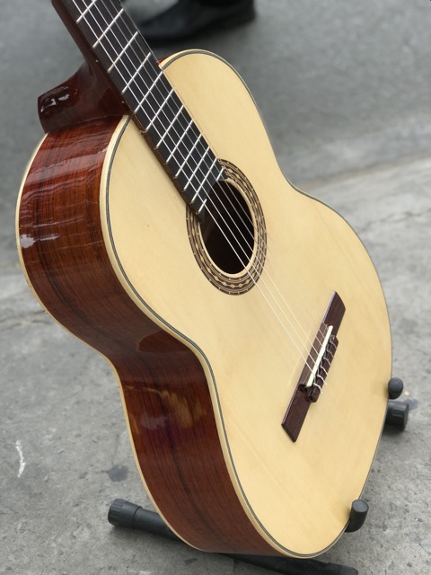 Guitar classic gỗ hồng đào - tặng kèm bao da, capo,.... - bảo hành 12 tháng