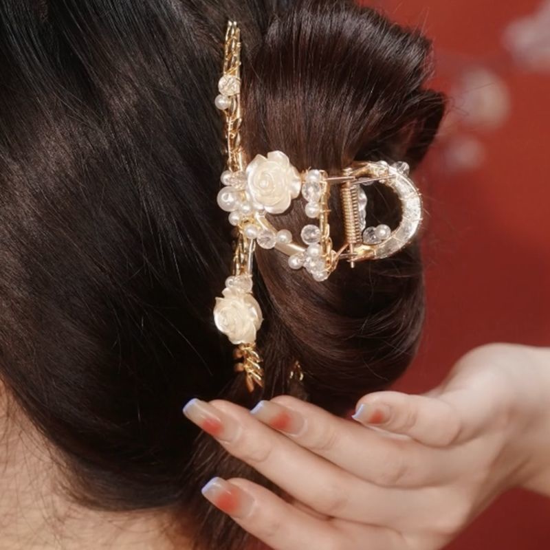 Kẹp Tóc Một Bên Đính Hoa Hồng Ngọc Trai Phong Cách Pháp Cổ Điển Cho Nữ
