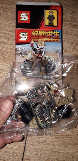 Lắp ráp 1 hộp LegoBattle 1223 xe mô tô có nhiều chi tiết bằng nhựa