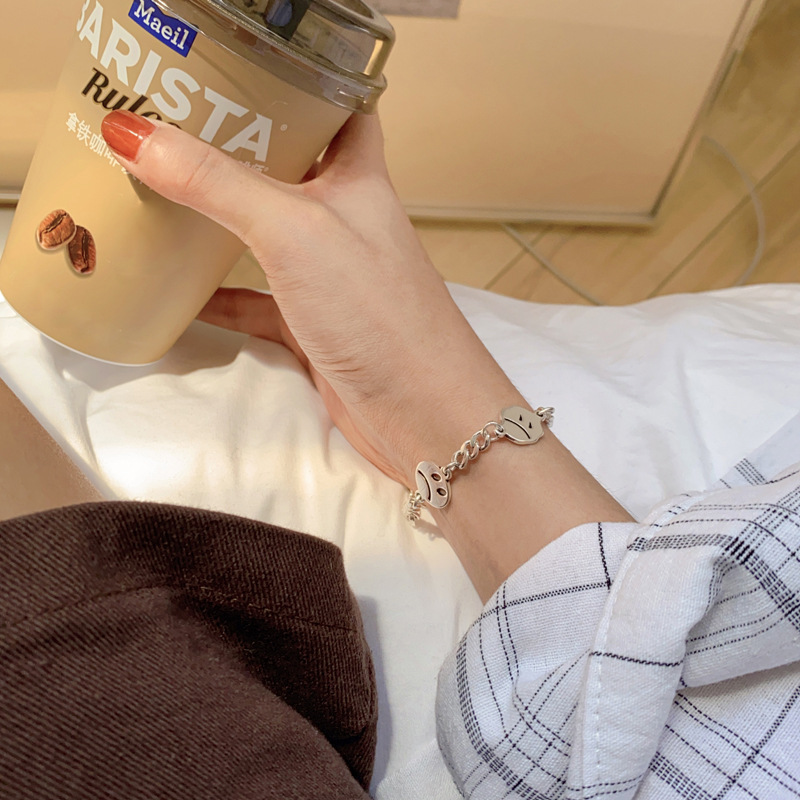 Vòng Tay Kim Loại Không Gỉ Hình Mặt Cười Xinh Xắn Cho Nữ