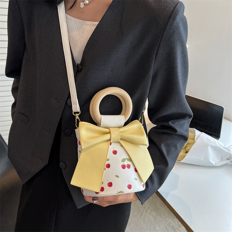 IELGY women's vintage print bow messenger bag