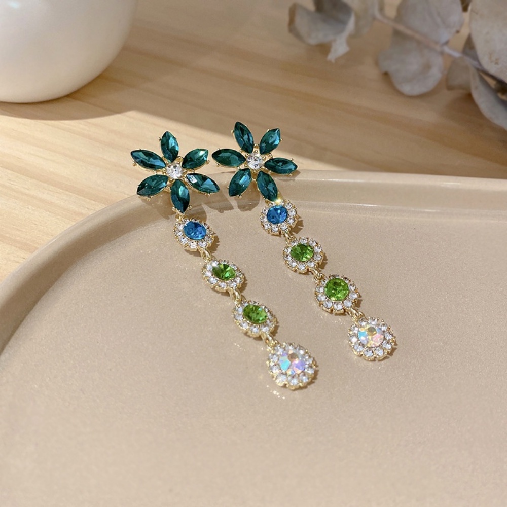 Khuyên Tai Nữ Trang Dáng Dài Tạo Hình Độc Đáo