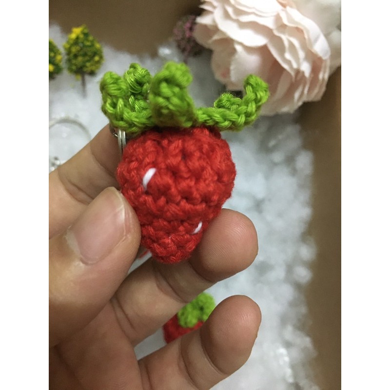 [Móc khoá len] Quả dâu tây