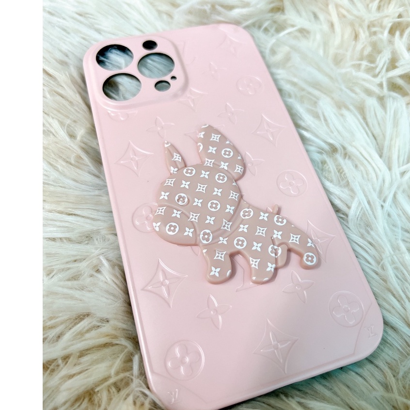 VIỀN VUÔNG BAỎ VỆ CAMERA  Ốp điện thoại nền hồng Hình Chó Bull logo LV 3D cho IPHONE 7 8 X XS 11 12 13 PLUS PRO MAX