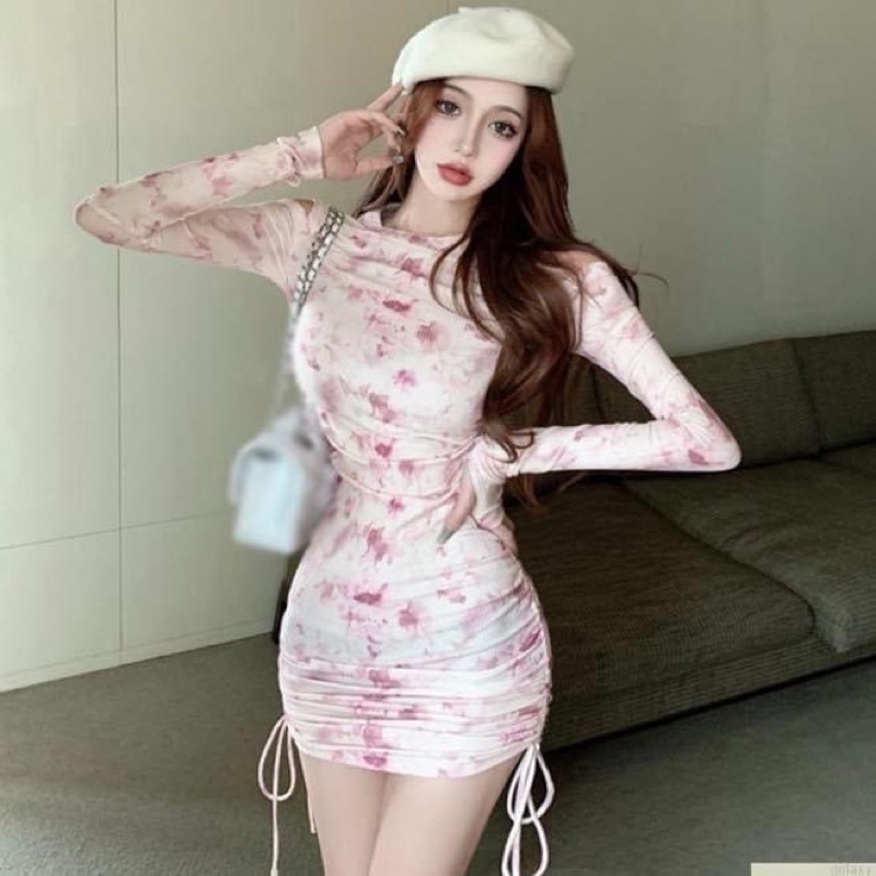 Đầm ngắn ôm sát body tay dài cut out khoét vai dây rút loang màu tie-dye - Order taobao quảng châu