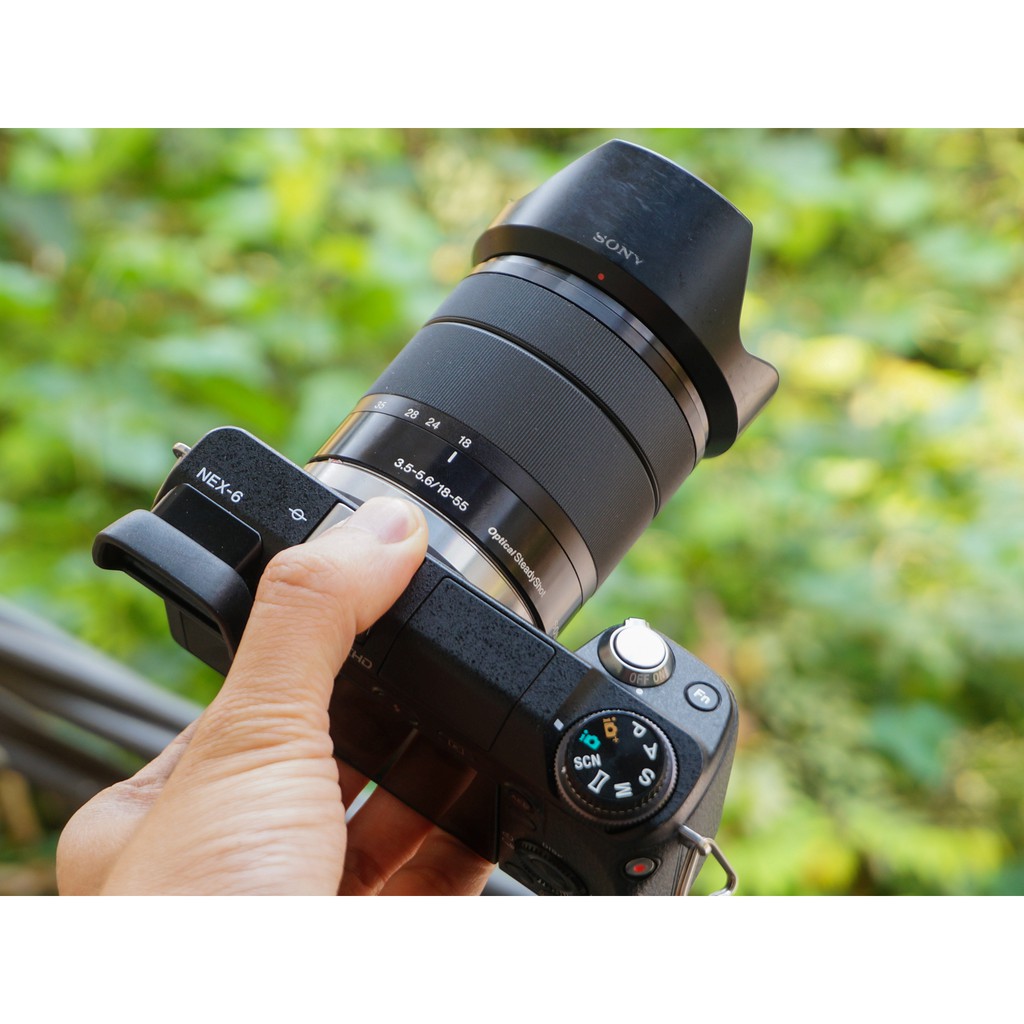 Ống kính SONY SEL 18-55 OSS mới 99%. Đầy đủ cáp hood