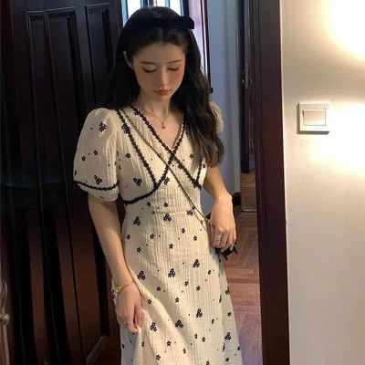 Váy hoa cổ v phối ren midi