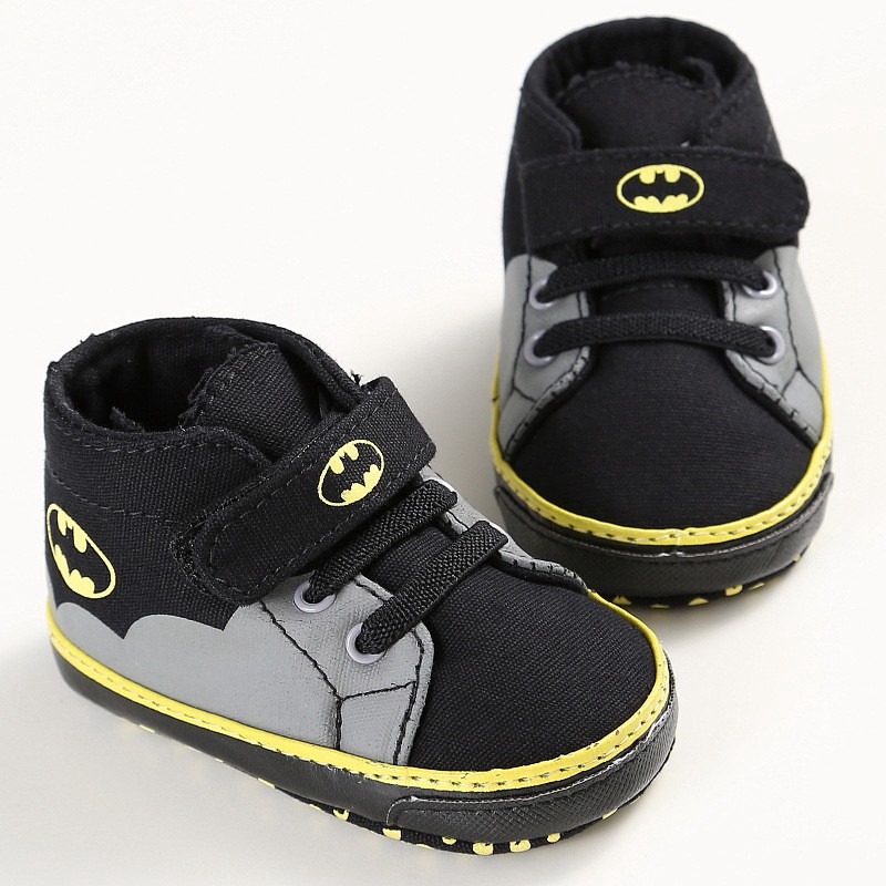 Giày thể thao thiết kế batman đáng yêu cho bé trai