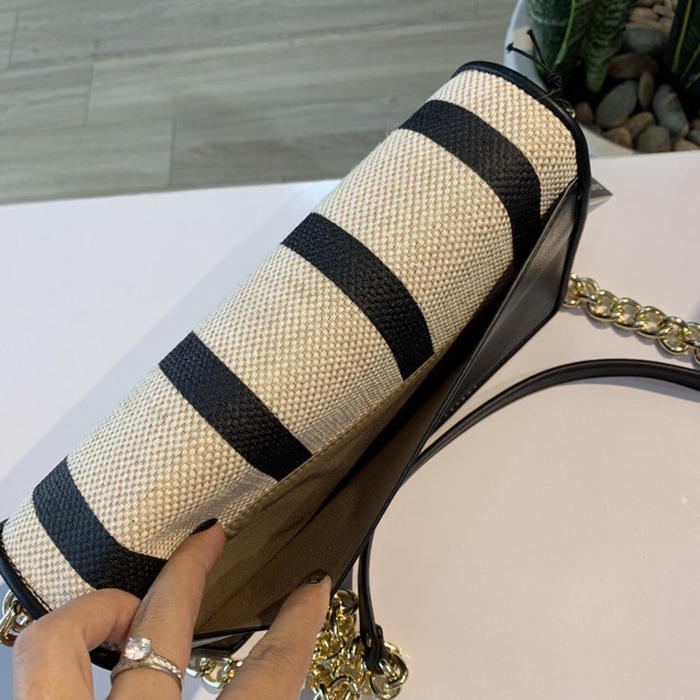 Túi đeo vai P@rfois* sọc đen phối trắng