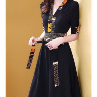 ĐẦM XOÈ CỔ V PHỐI MÀU CAO CẤP