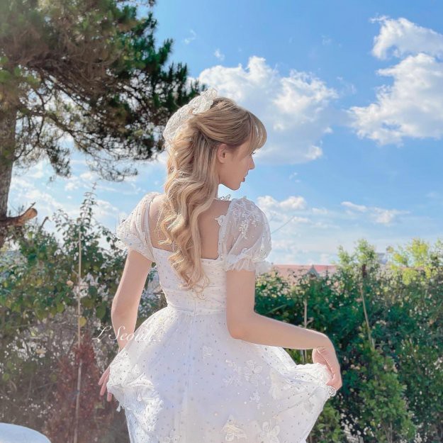 ĐẦM XOÈ VỚI HOẠ TIẾT XINH XẮN (V0989)