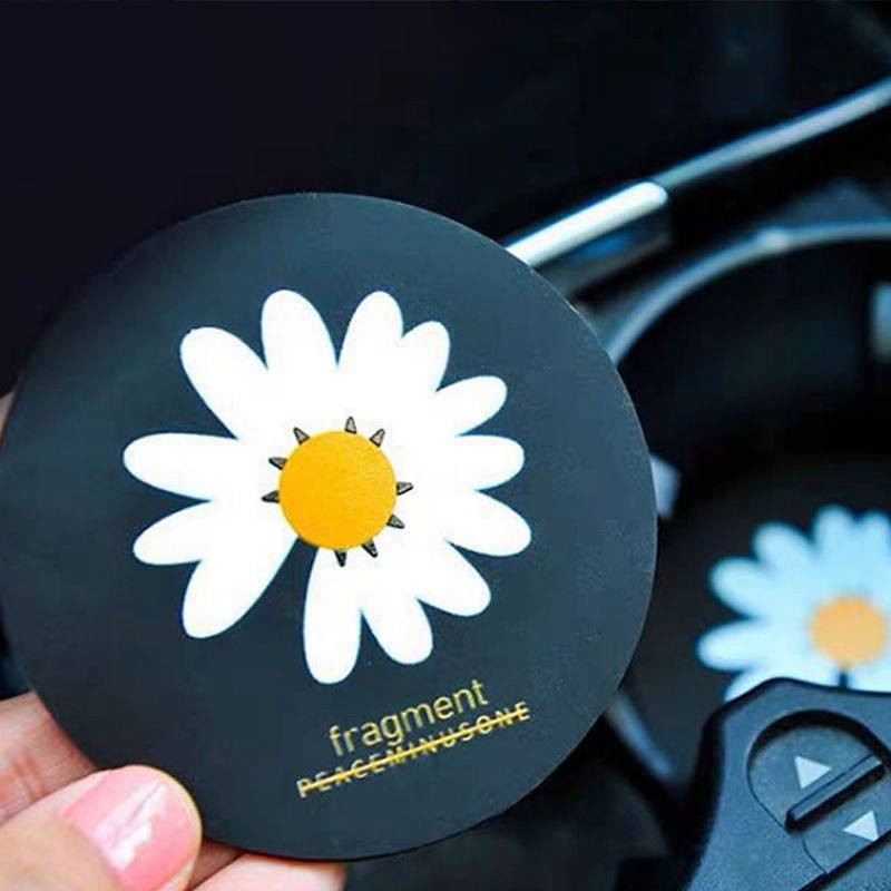  Ins Style Gd Same Style Little Daisy Coaster Fashion Creative Insulation Silicone Car Anti-Scald Gate Slot Mat Water Cup Storage Car fashion brand products Auto department store