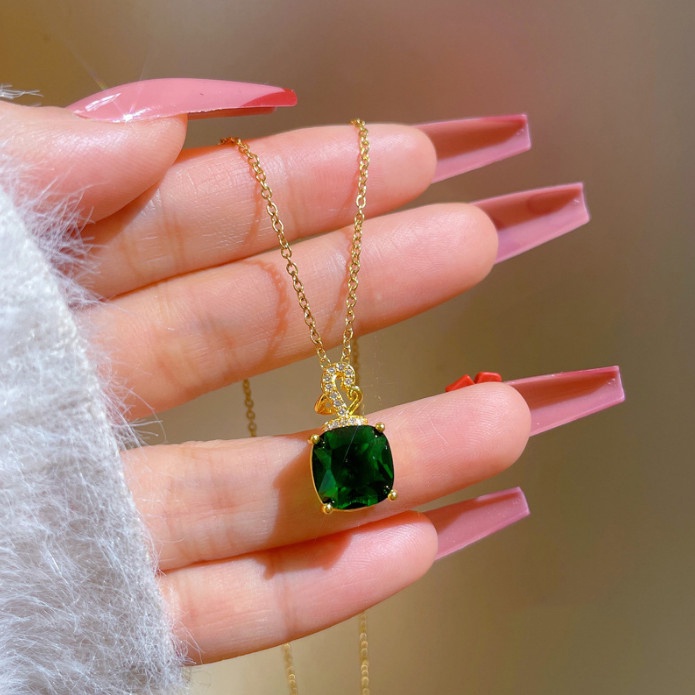 Dây Chuyền Titan Mặt Đá Nhân Tạo Màu Xanh Lá TT 4186