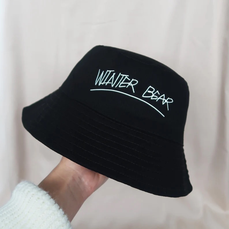 Mũ bucket vành cụp in Winter Bear BTS Taehyung hai mặt