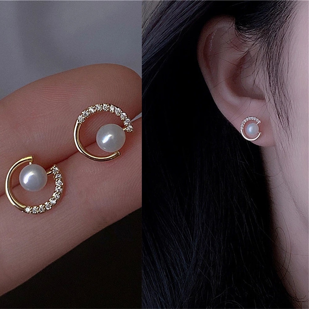 Khuyên Tai Hình Chữ C Đính Ngọc Trai Thời Trang Cho Nữ