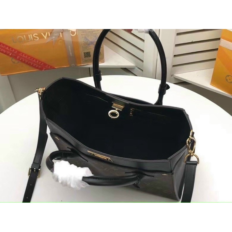 Túi W266-30 LV On my side bản da thật logo nét fullbox nam châm new Collection