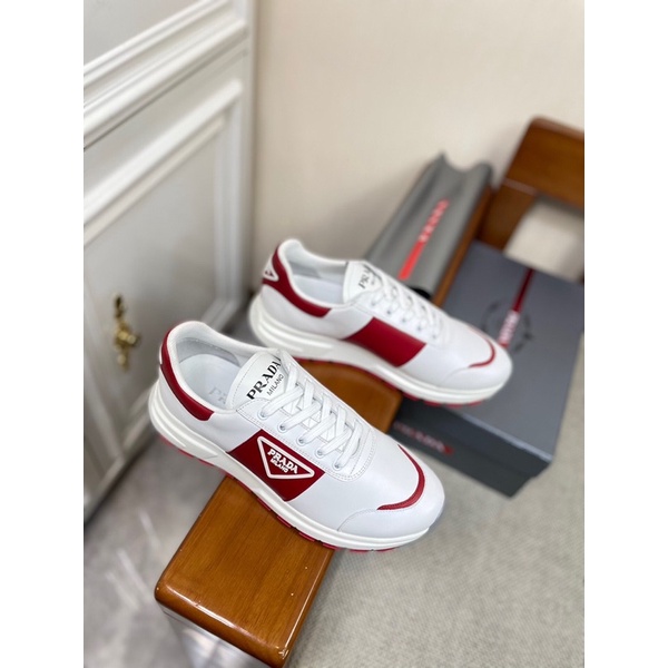 Giày sneaker nam da bò in logo Prada có lót vải thoáng khí đế TPU đàn hồi nguyên bản