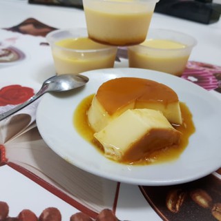 Hộp bánh flan size trung nhựa dày cứng cáp (set 50c)