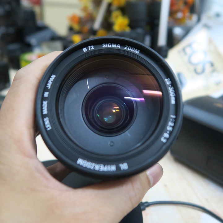 Ống kính Sigma 28-300 f3.5-5.6 dùng cho máy ảnh Canon
