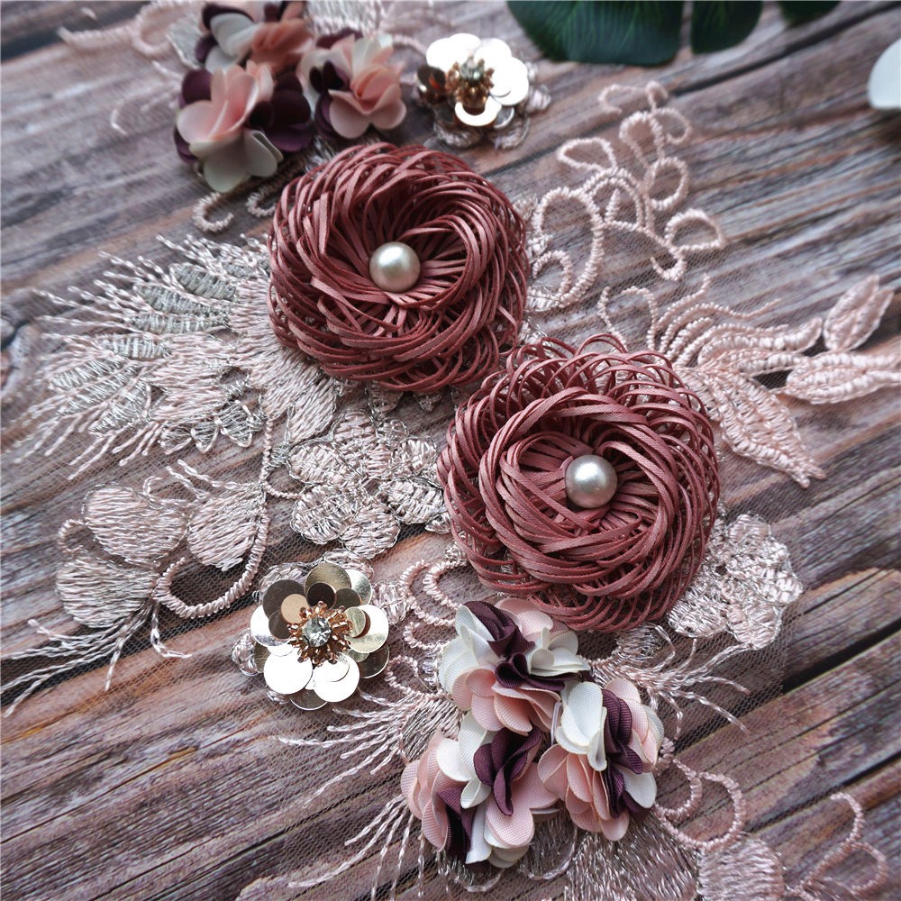 Miếng Vải Ren Thêu Hoa Đính Ngọc Trai Dùng May Váy Cưới