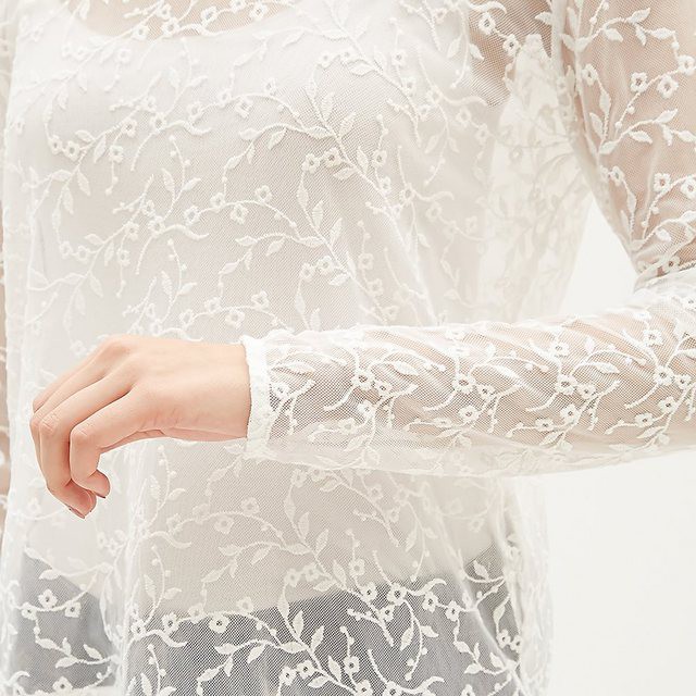 Áo ren thêu hoa xinh xắn của GU - Nhật Bản